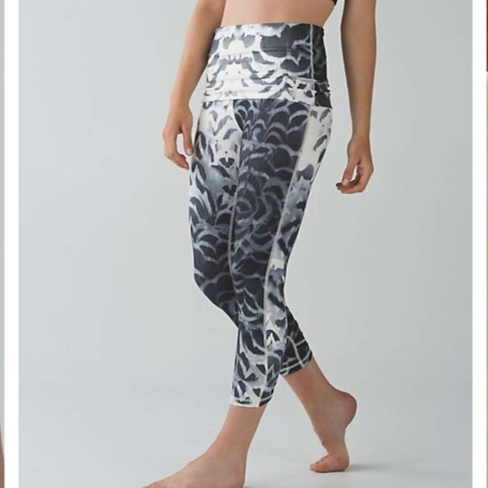 Lululemon Wunder Under Pant Dance Pretty Plume Angel Wing Black Size 6